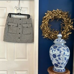 NWOT Women’s WAYF Classic houndstooth Checkered Mini Skirt Size Medium